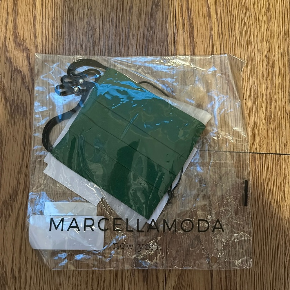 Green face mask